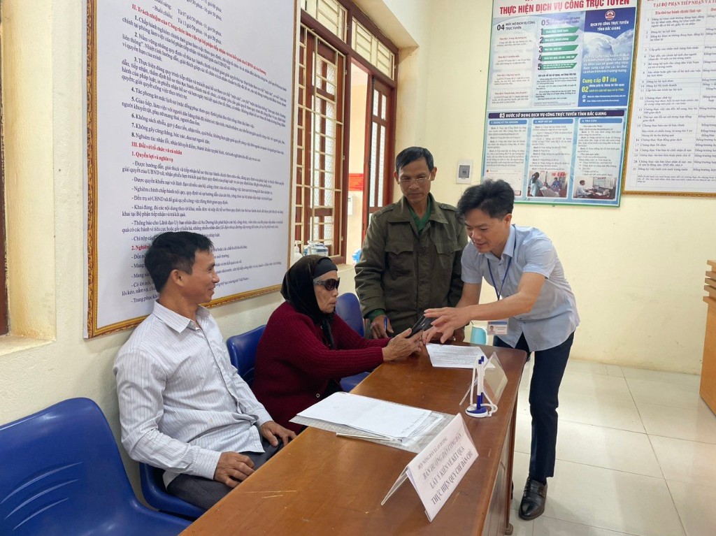 Bắc Giang: Khảo sát, lấy ý kiến của người dân đối với chủ tịch UBND xã, phường, thị trấn