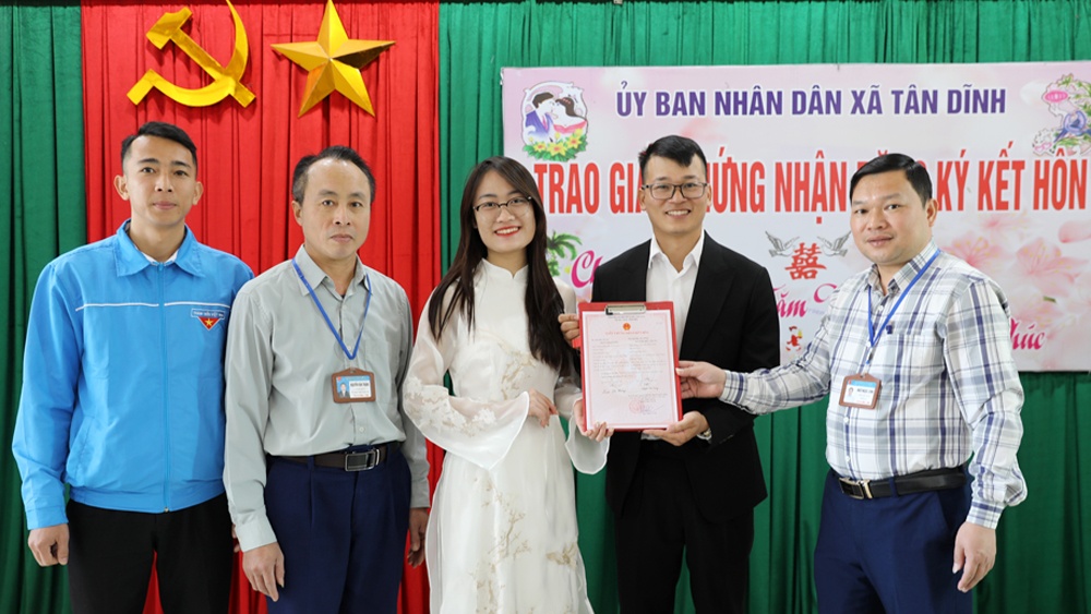 Lạng Giang: Người dân hưởng lợi từ “chính quyền thân thiện”